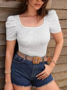 Camiseta con Cuello Cuadrado a Rayas