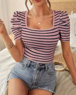 Playera de Rayas Vibrantes con Mangas Abullonadas